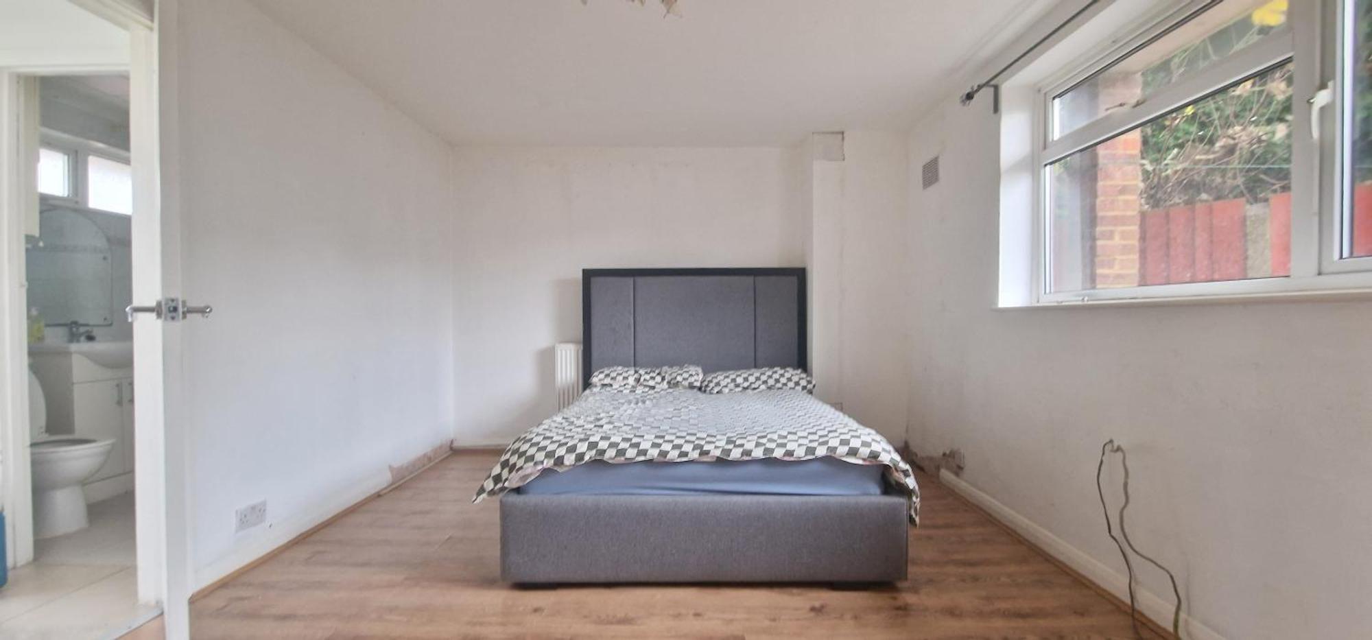 Ritz Place 2 Northolt  Bagian luar foto